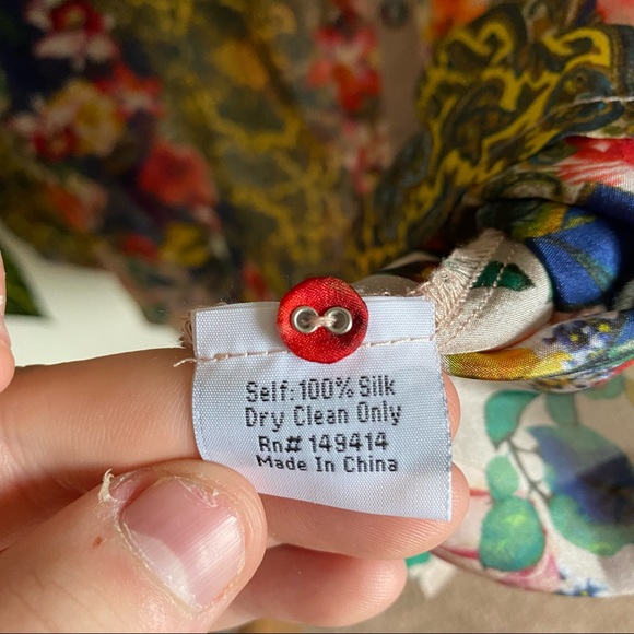 Johnny Was Floral Silk Button Down Blouse Size S - Picture 4 of 4